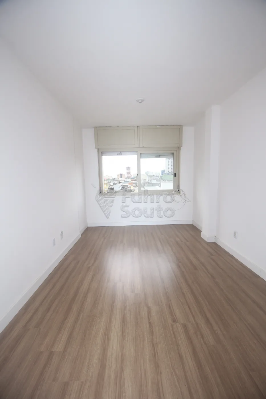 Alugar Apartamento / Padrão em Pelotas R$ 1.600,00 - Foto 2