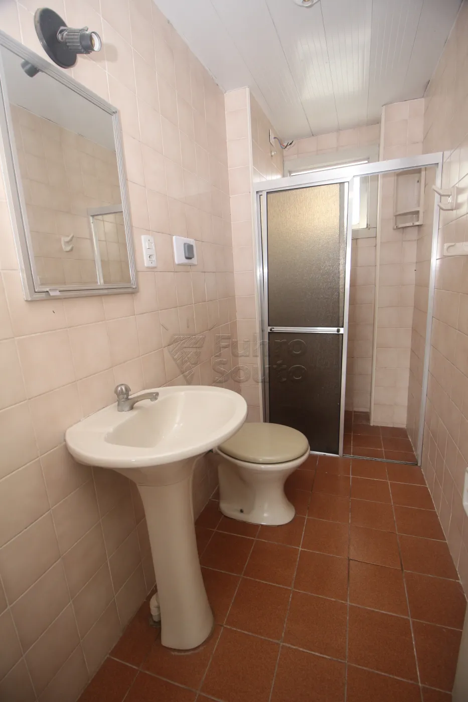 Alugar Apartamento / Padrão em Pelotas R$ 1.600,00 - Foto 17