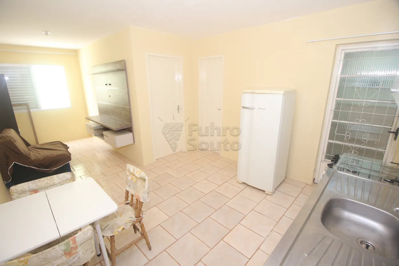 Alugar Apartamento / Fora de Condomínio em Pelotas R$ 950,00 - Foto 4