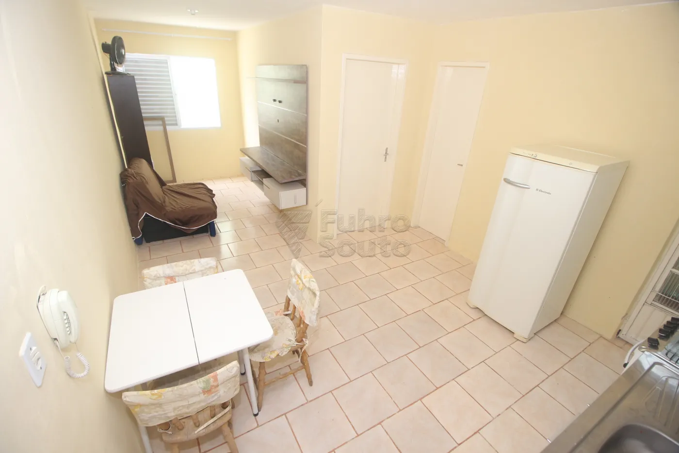 Alugar Apartamento / Fora de Condomínio em Pelotas R$ 950,00 - Foto 5