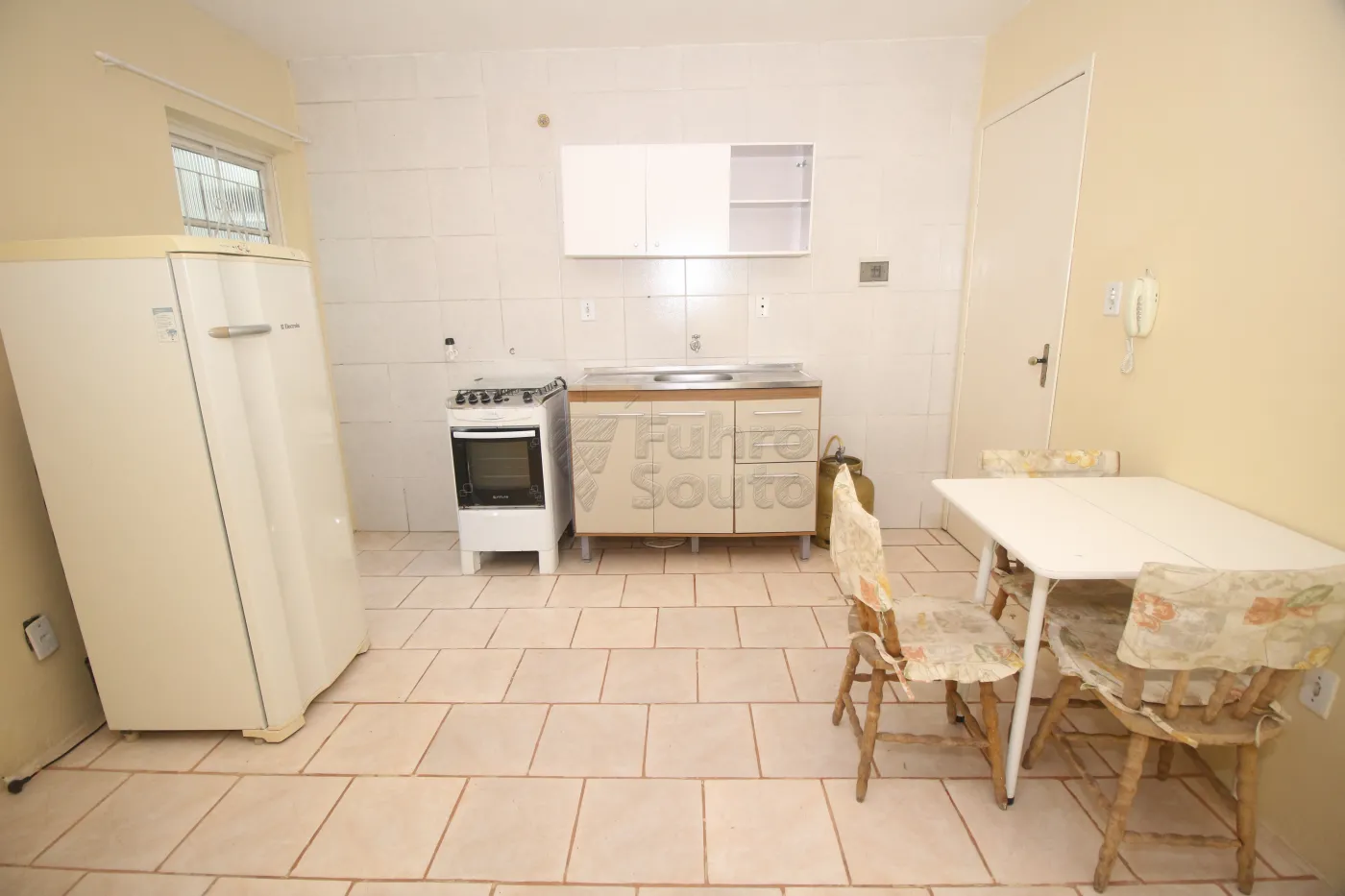 Alugar Apartamento / Fora de Condomínio em Pelotas R$ 950,00 - Foto 7