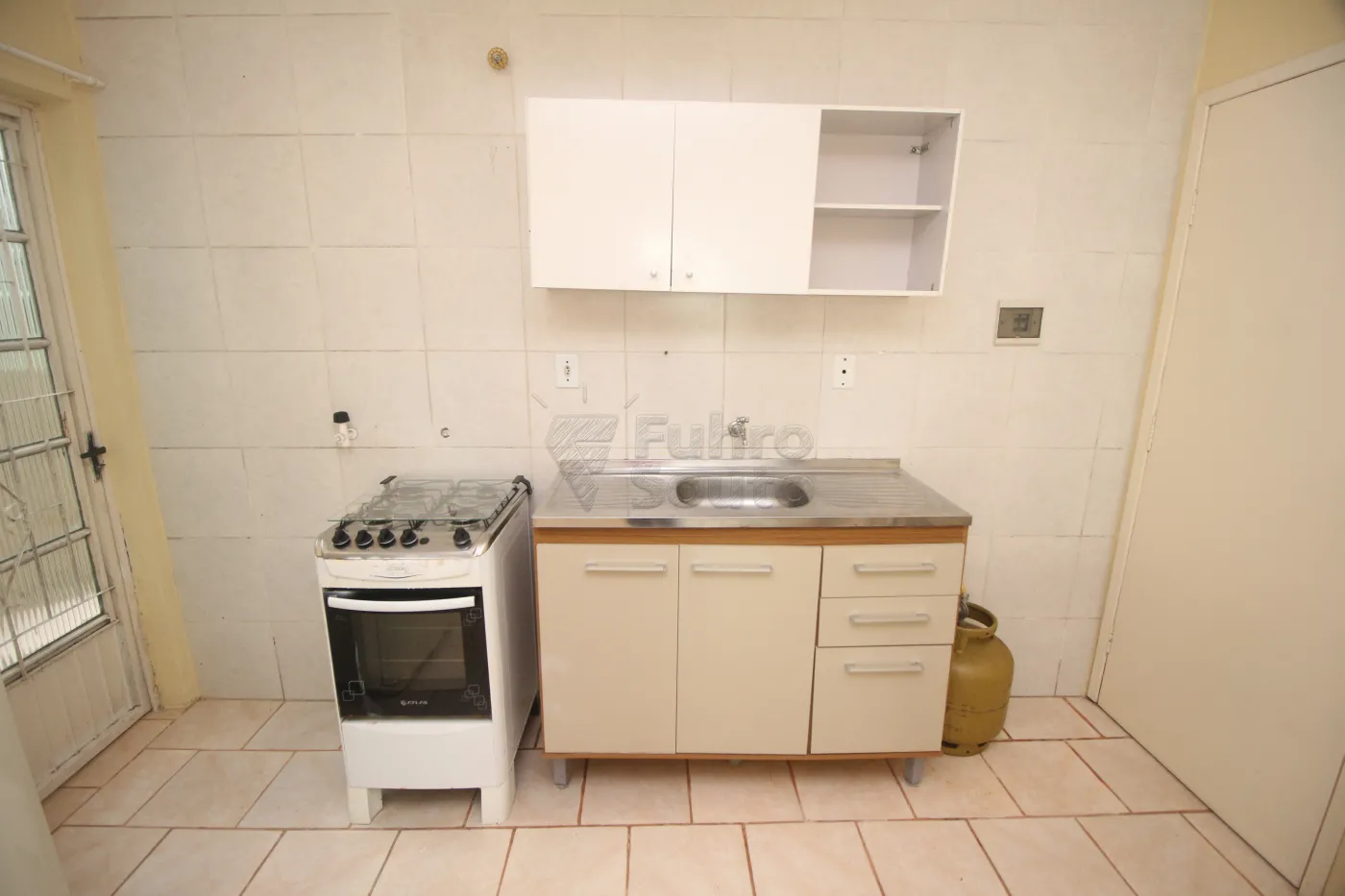 Alugar Apartamento / Fora de Condomínio em Pelotas R$ 950,00 - Foto 8