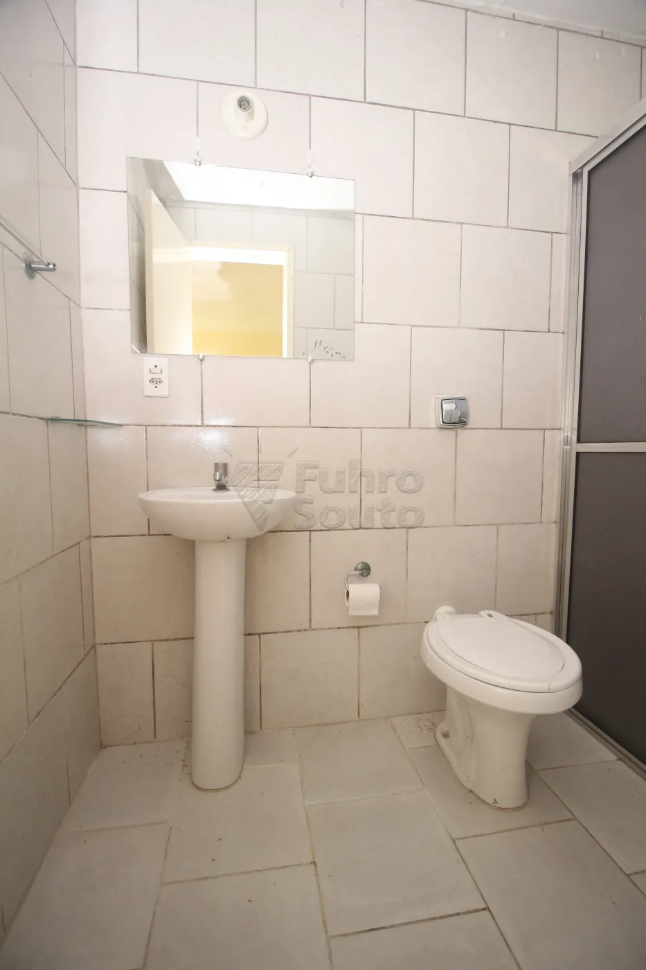 Alugar Apartamento / Fora de Condomínio em Pelotas R$ 950,00 - Foto 17