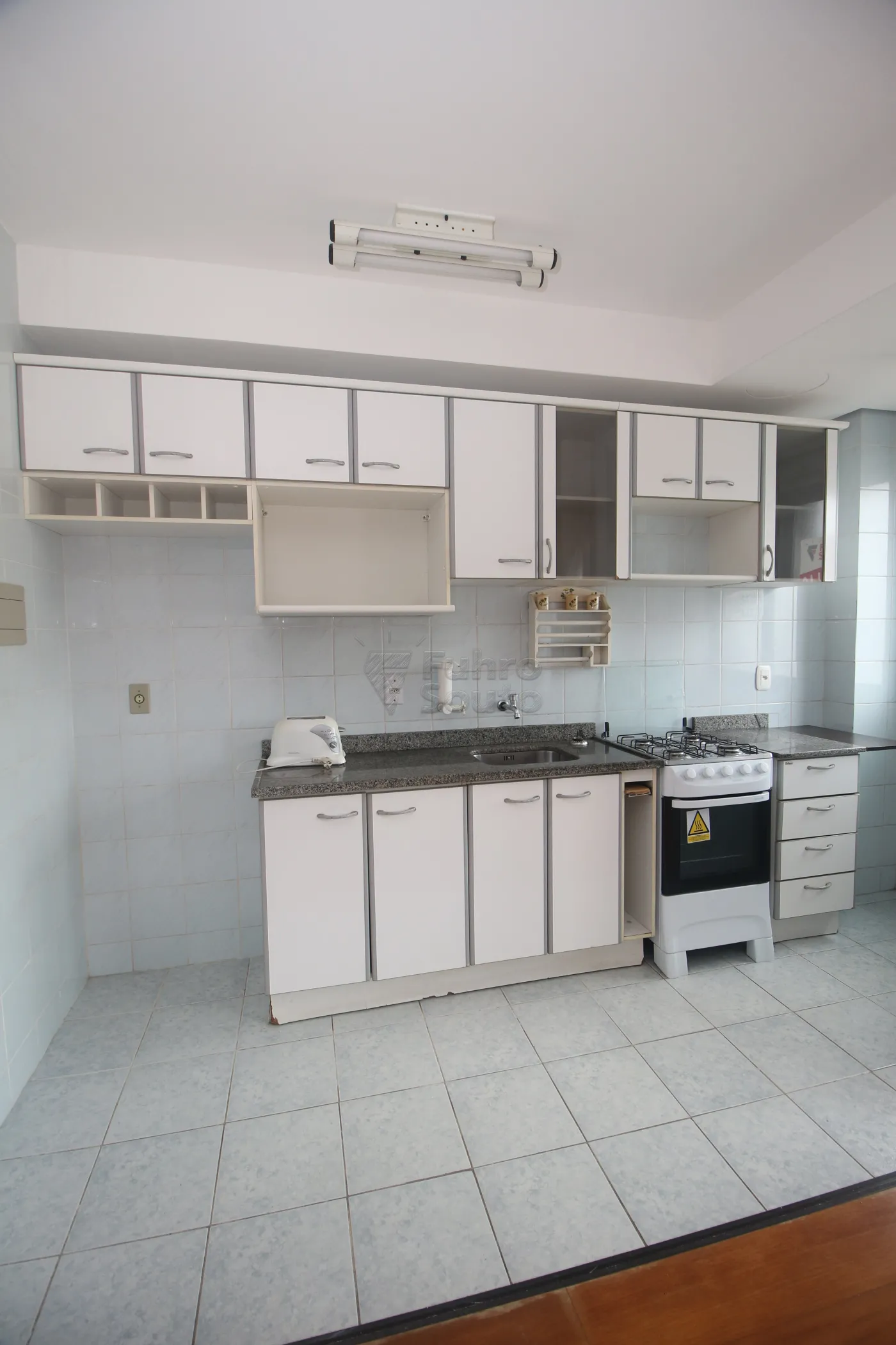 Alugar Apartamento / Kitinete em Pelotas R$ 600,00 - Foto 9