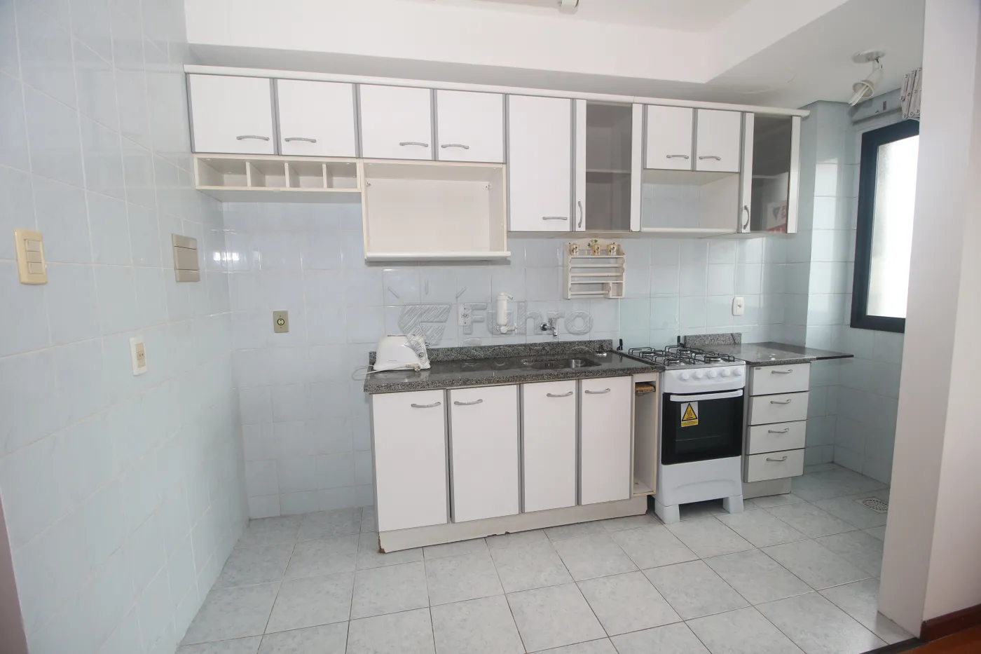 Alugar Apartamento / Kitinete em Pelotas R$ 600,00 - Foto 10