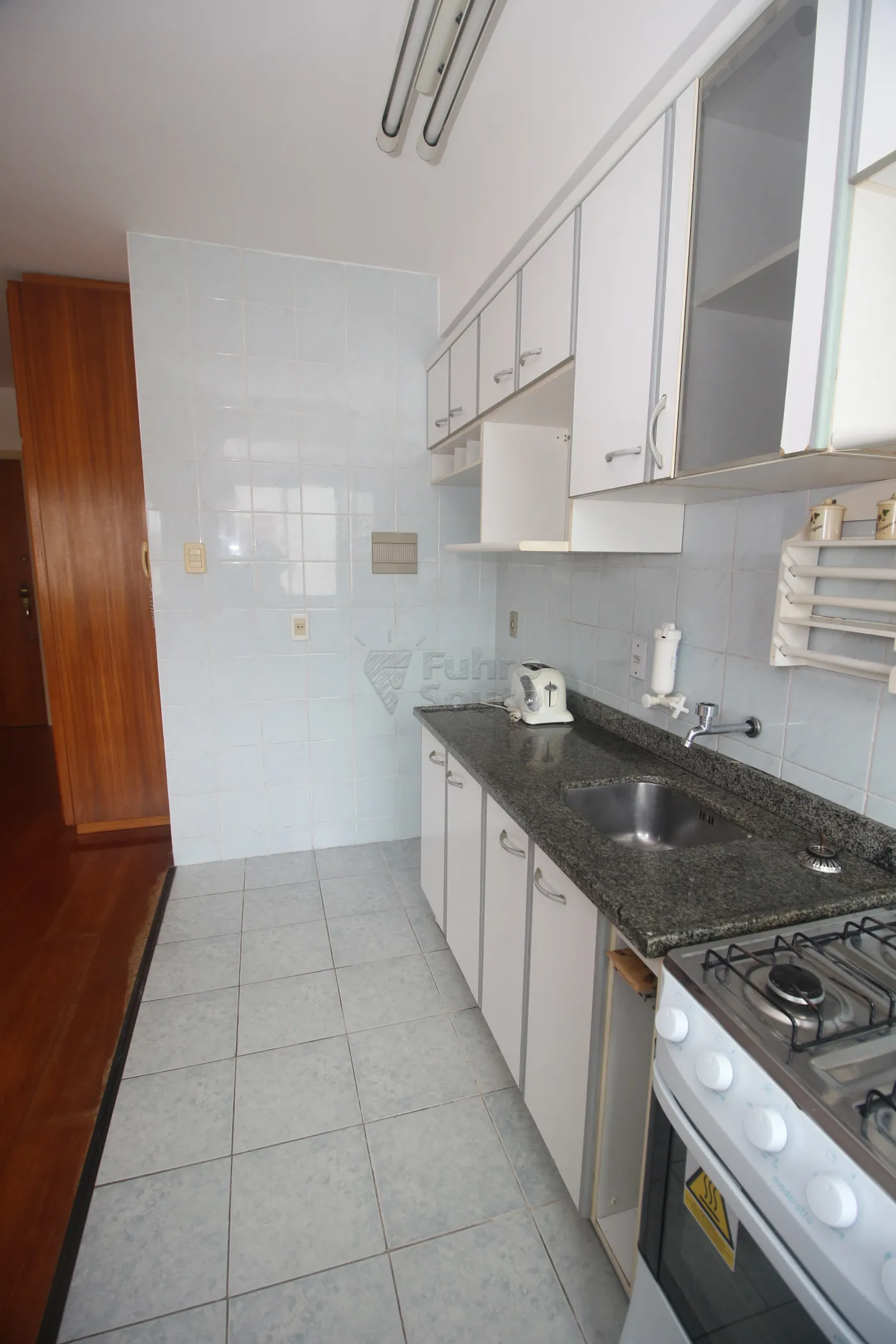 Alugar Apartamento / Kitinete em Pelotas R$ 600,00 - Foto 12
