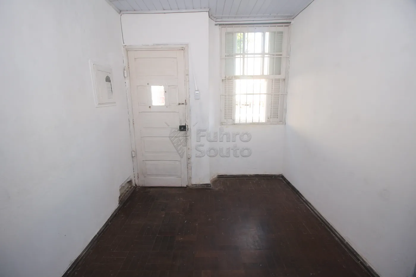Alugar Casa / Padrão em Pelotas R$ 900,00 - Foto 2