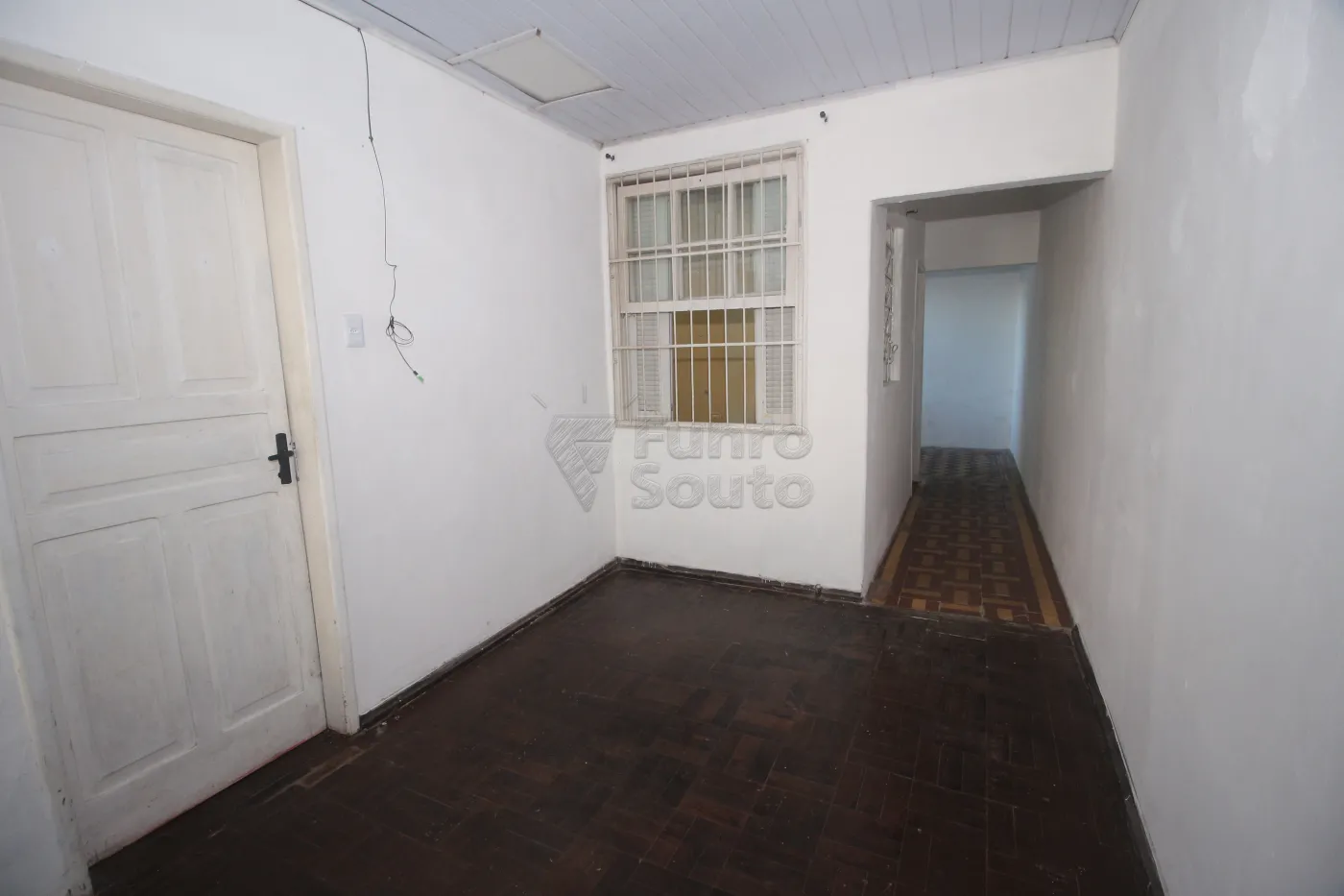 Alugar Casa / Padrão em Pelotas R$ 900,00 - Foto 4