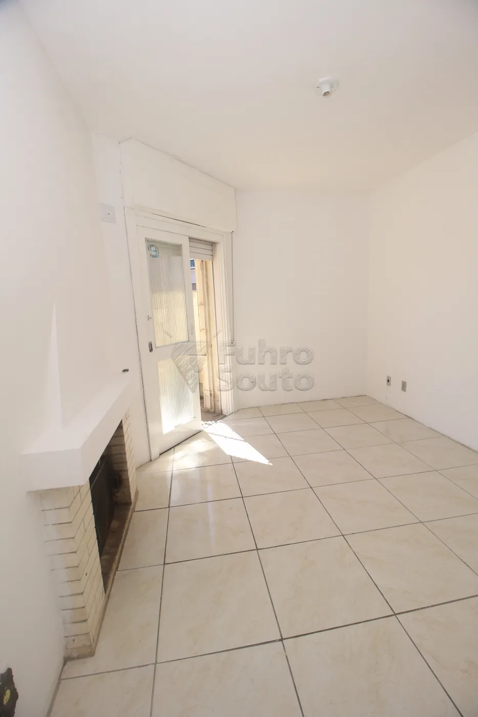 Alugar Apartamento / Padrão em Pelotas R$ 1.000,00 - Foto 2