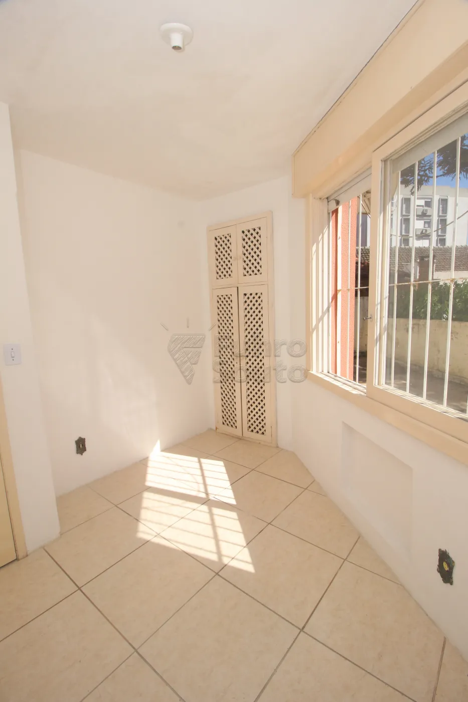Alugar Apartamento / Padrão em Pelotas R$ 1.000,00 - Foto 8
