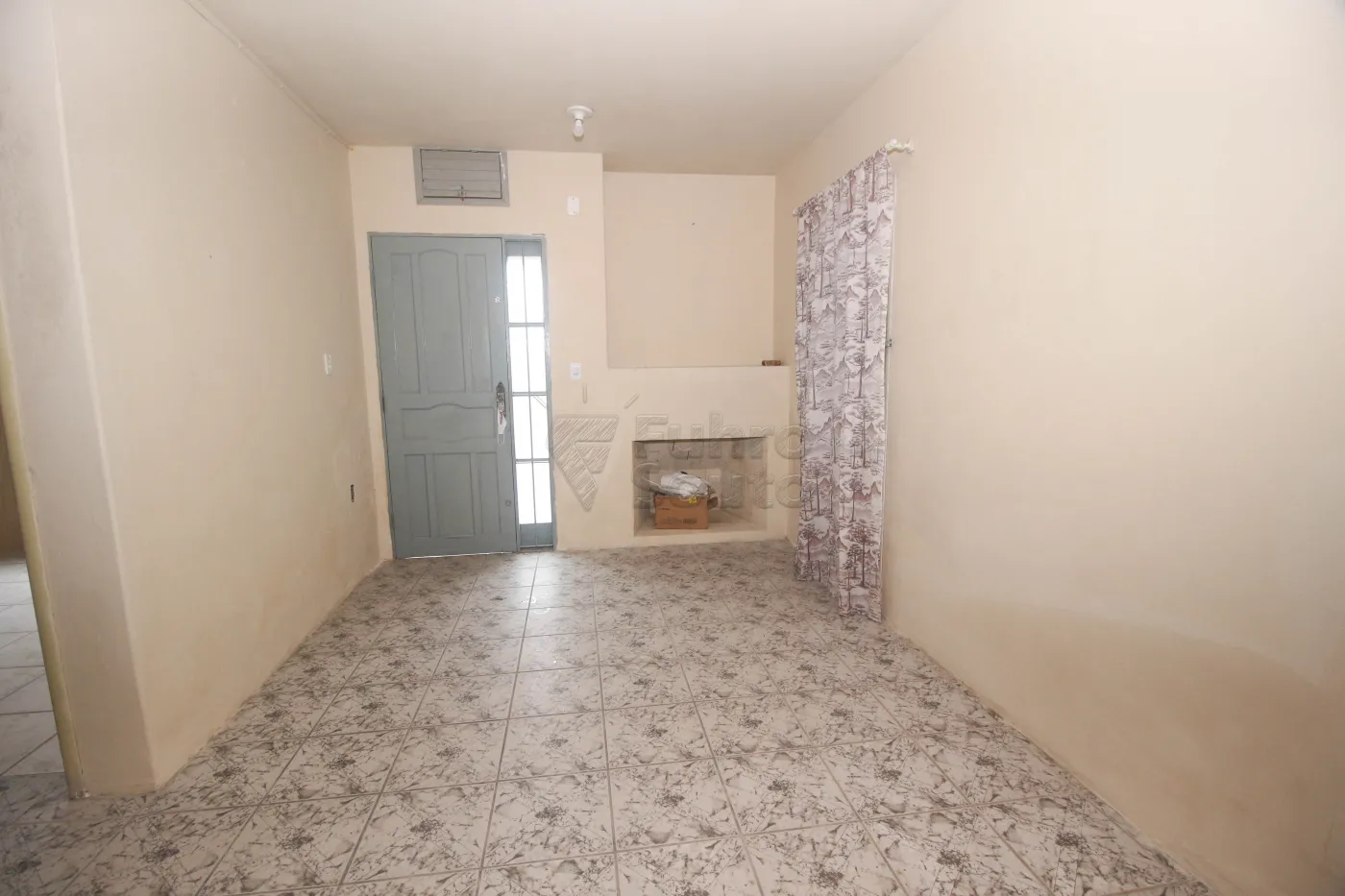 Alugar Casa / Padrão em Pelotas R$ 750,00 - Foto 1