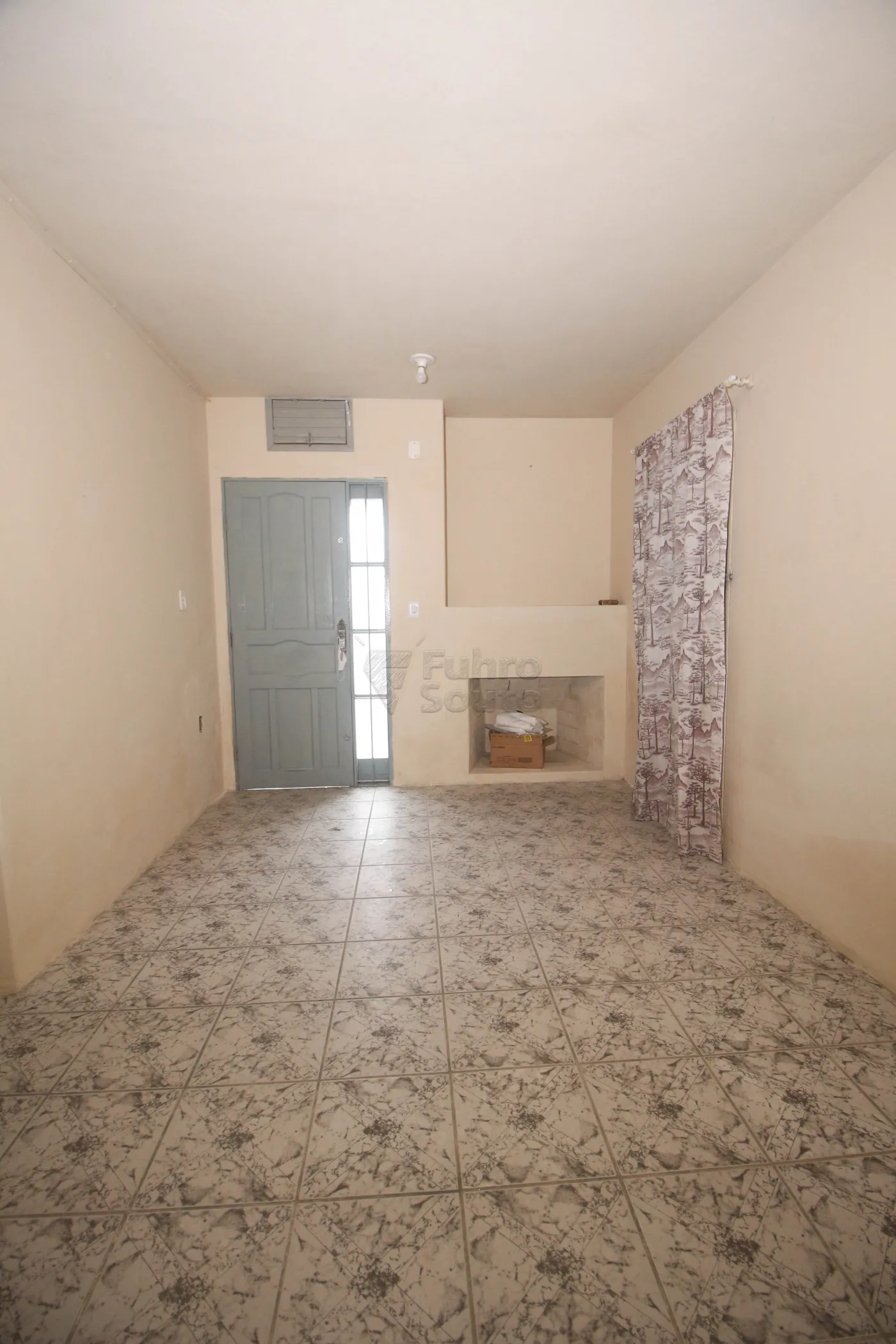 Alugar Casa / Padrão em Pelotas R$ 750,00 - Foto 2