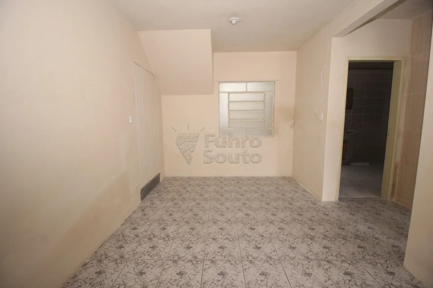 Alugar Casa / Padrão em Pelotas R$ 750,00 - Foto 3
