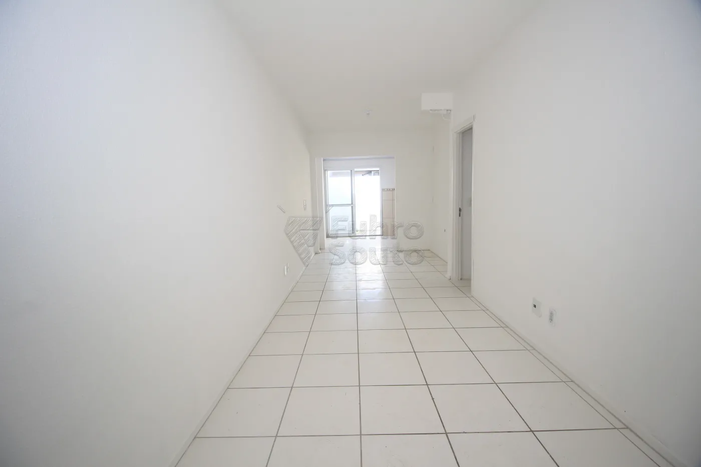 Alugar Casa / Condomínio em Pelotas R$ 1.200,00 - Foto 1
