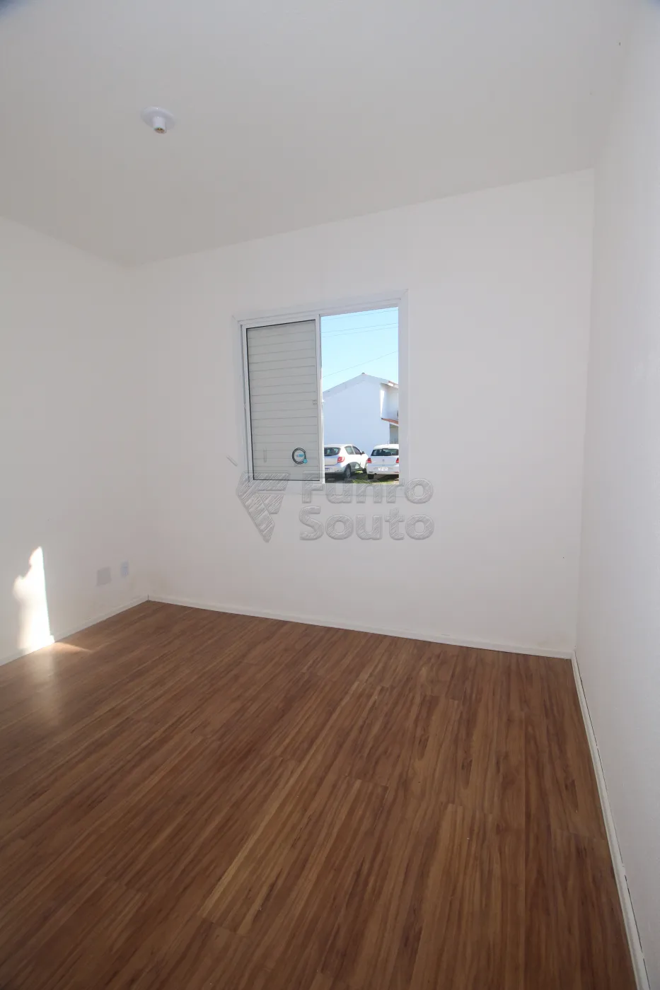 Alugar Casa / Condomínio em Pelotas R$ 1.200,00 - Foto 6