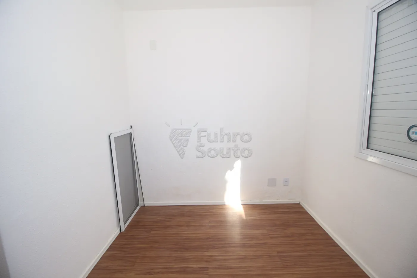 Alugar Casa / Condomínio em Pelotas R$ 1.200,00 - Foto 7
