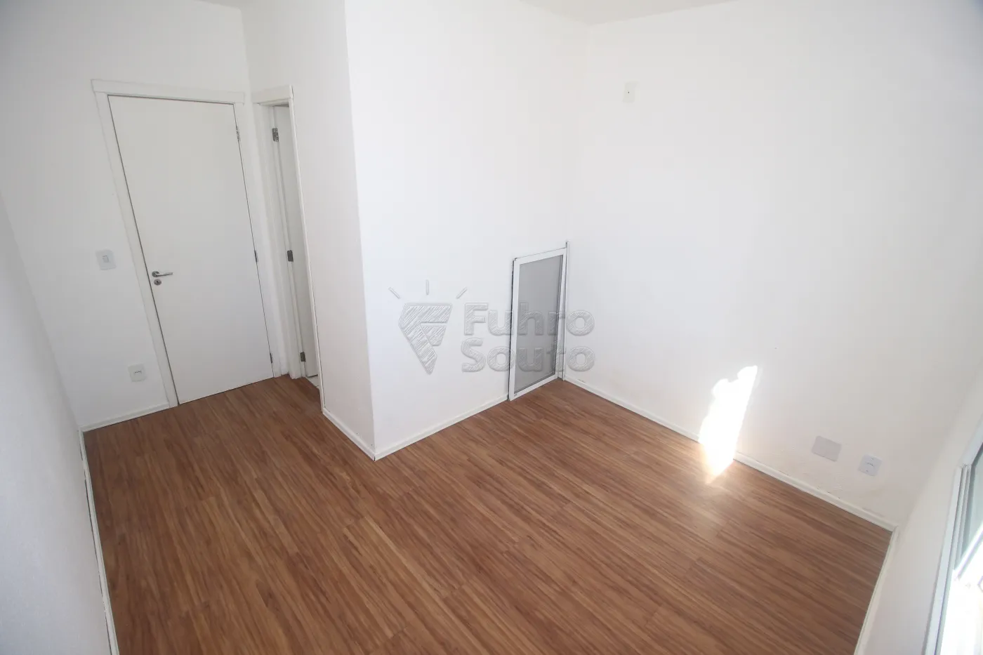 Alugar Casa / Condomínio em Pelotas R$ 1.200,00 - Foto 8