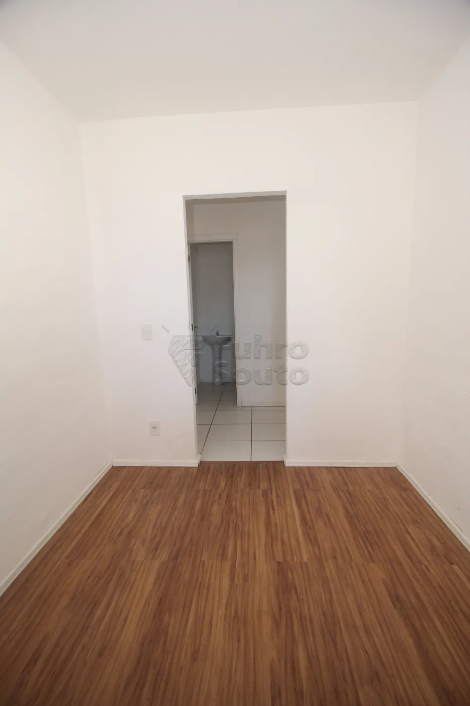 Alugar Casa / Condomínio em Pelotas R$ 1.200,00 - Foto 17