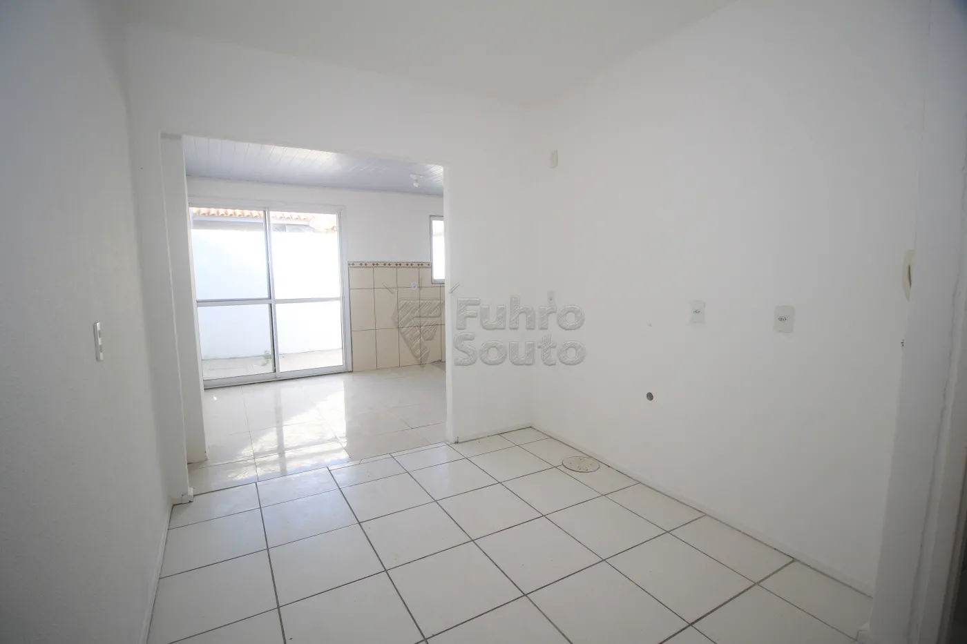 Alugar Casa / Condomínio em Pelotas R$ 1.200,00 - Foto 31