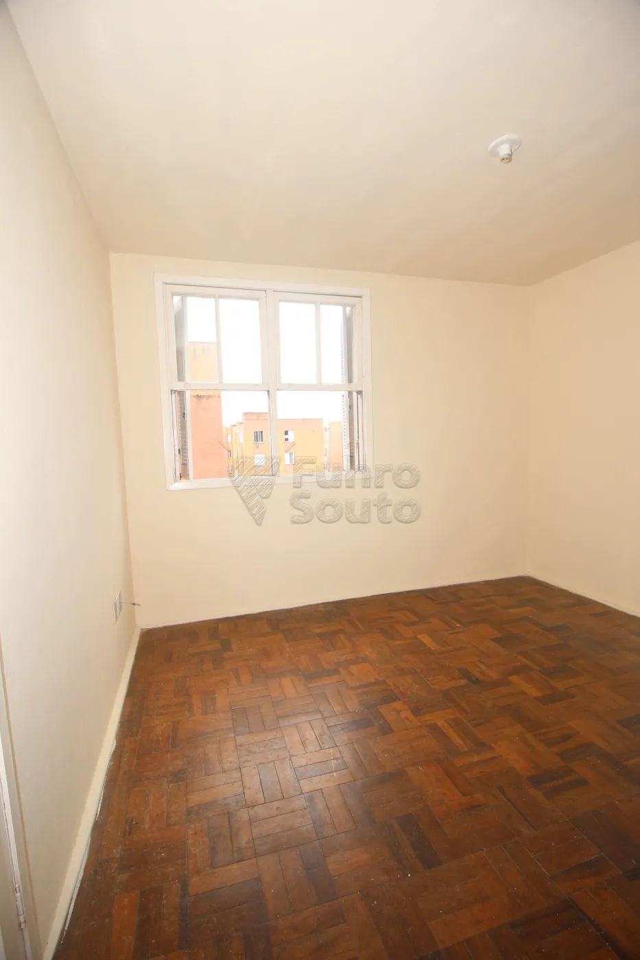 Alugar Apartamento / Padrão em Pelotas R$ 1.010,00 - Foto 2