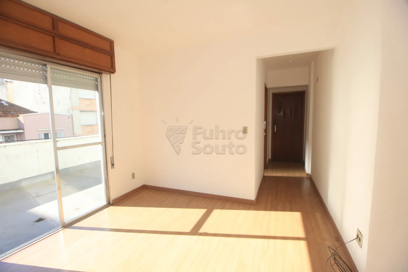 Alugar Apartamento / Padrão em Pelotas R$ 950,00 - Foto 2