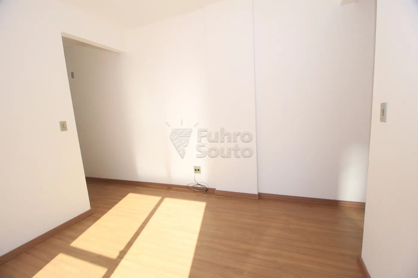 Alugar Apartamento / Padrão em Pelotas R$ 950,00 - Foto 4
