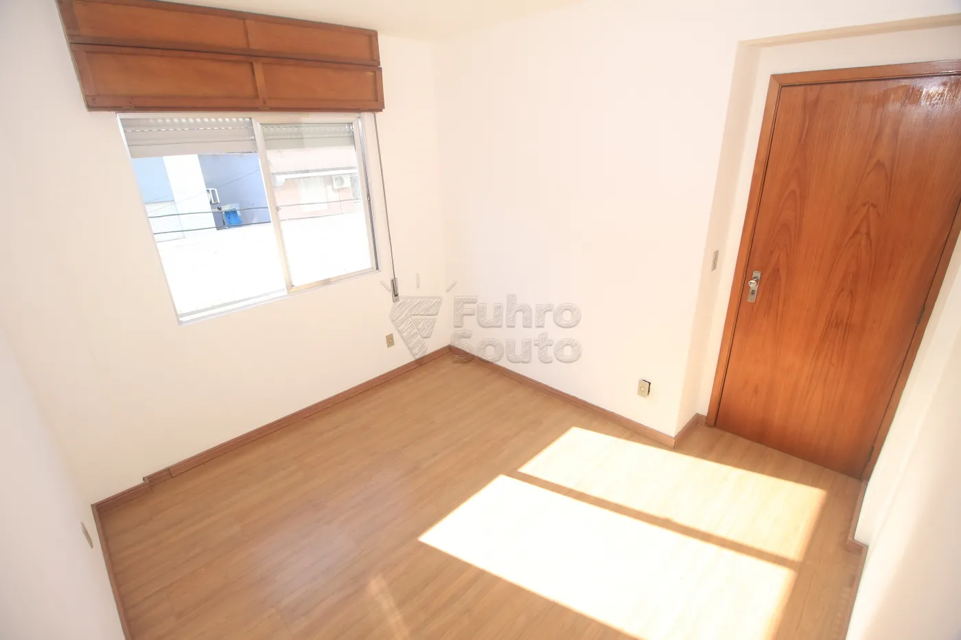 Alugar Apartamento / Padrão em Pelotas R$ 950,00 - Foto 9