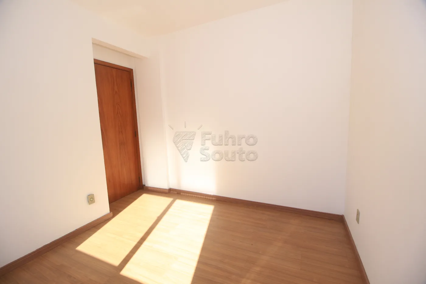 Alugar Apartamento / Padrão em Pelotas R$ 950,00 - Foto 10