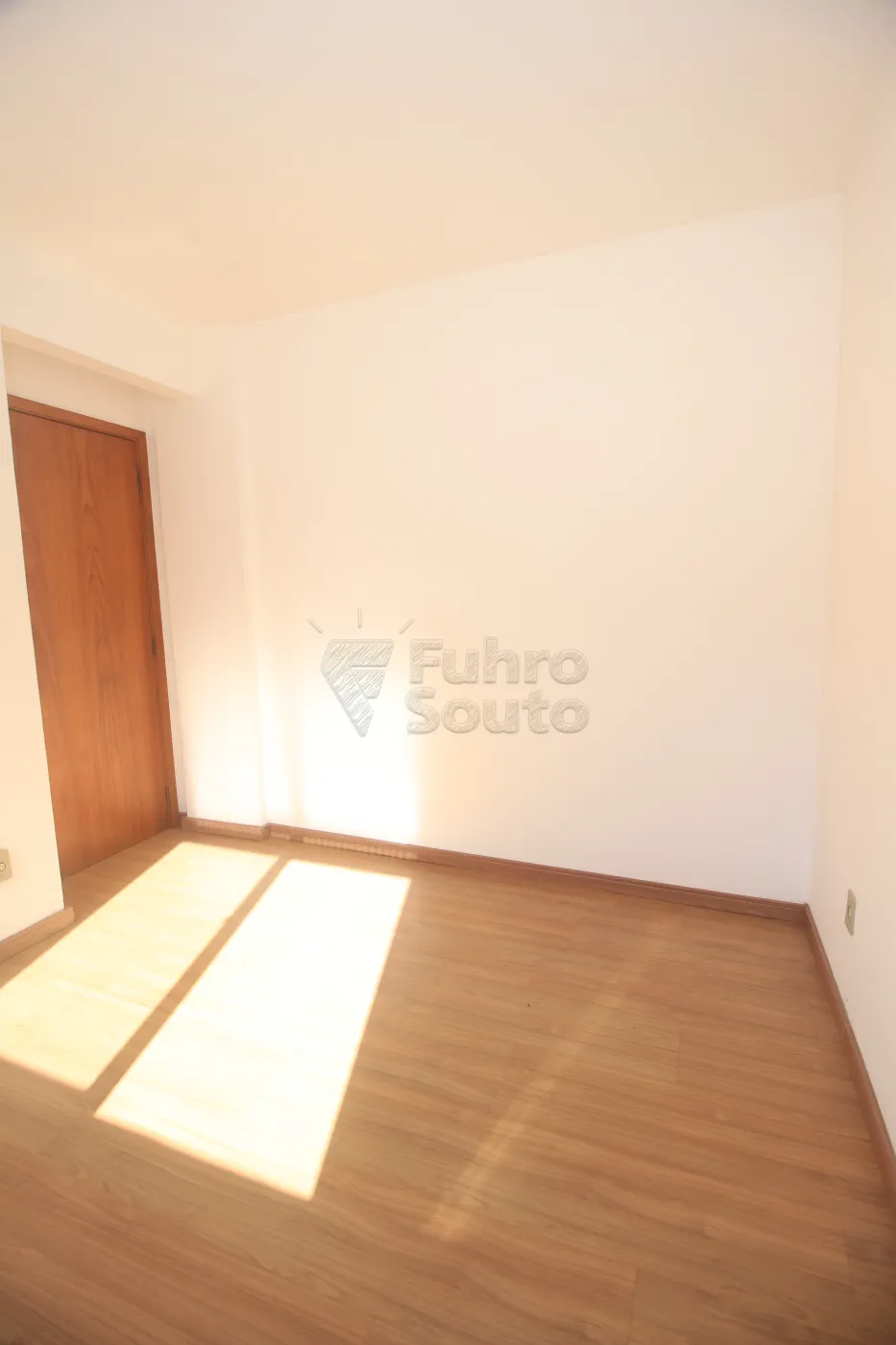 Alugar Apartamento / Padrão em Pelotas R$ 950,00 - Foto 11