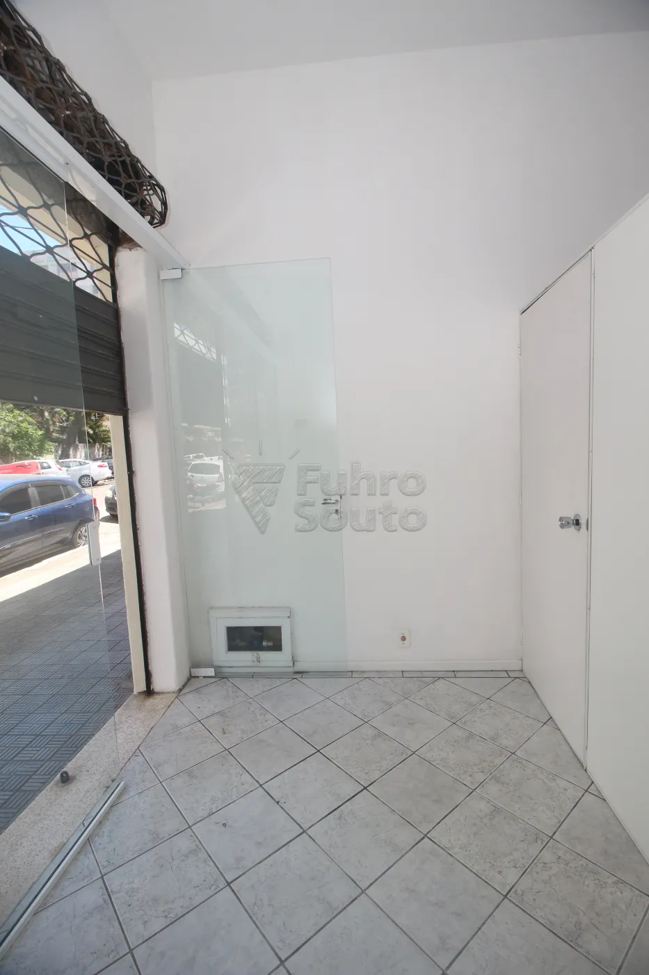 Alugar Comercial / Sala Fora de Condomínio em Pelotas R$ 1.800,00 - Foto 3