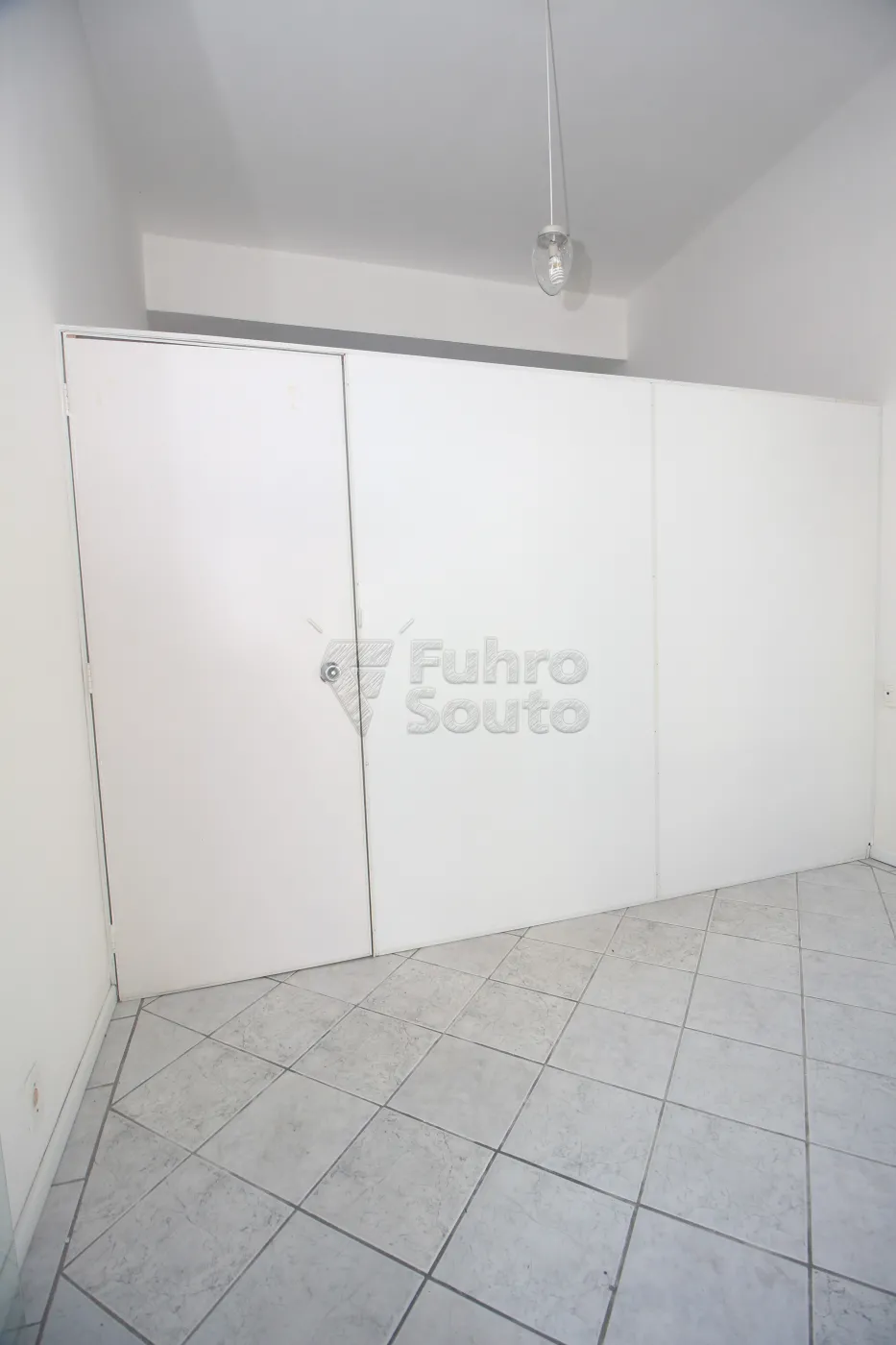 Alugar Comercial / Sala Fora de Condomínio em Pelotas R$ 1.800,00 - Foto 4