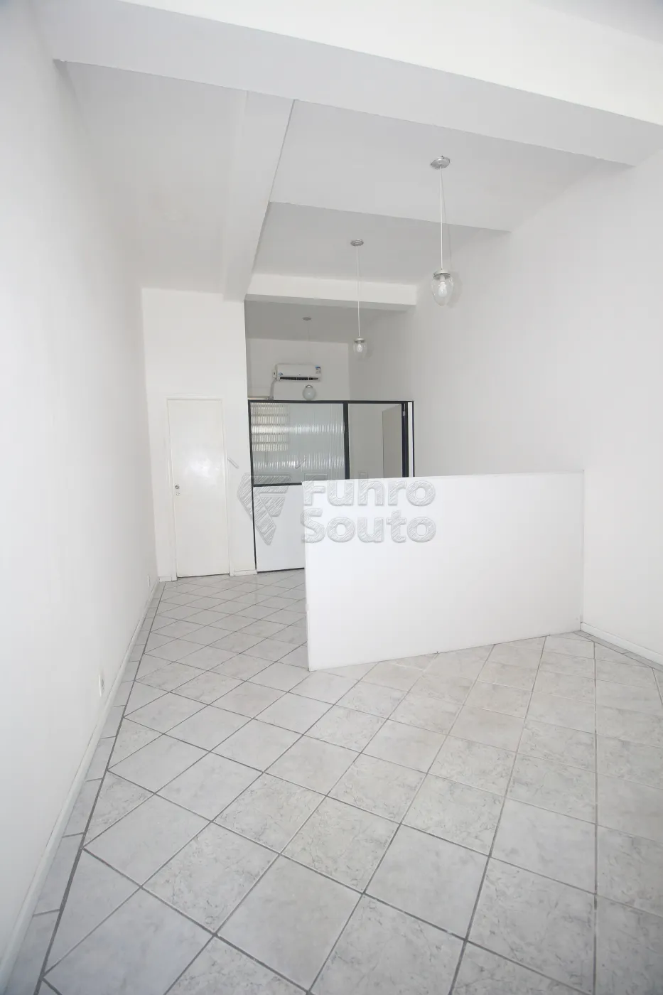 Alugar Comercial / Sala Fora de Condomínio em Pelotas R$ 1.800,00 - Foto 6