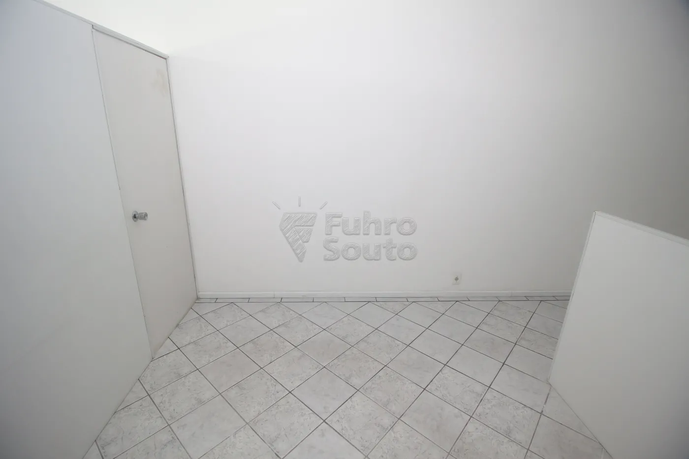 Alugar Comercial / Sala Fora de Condomínio em Pelotas R$ 1.800,00 - Foto 8