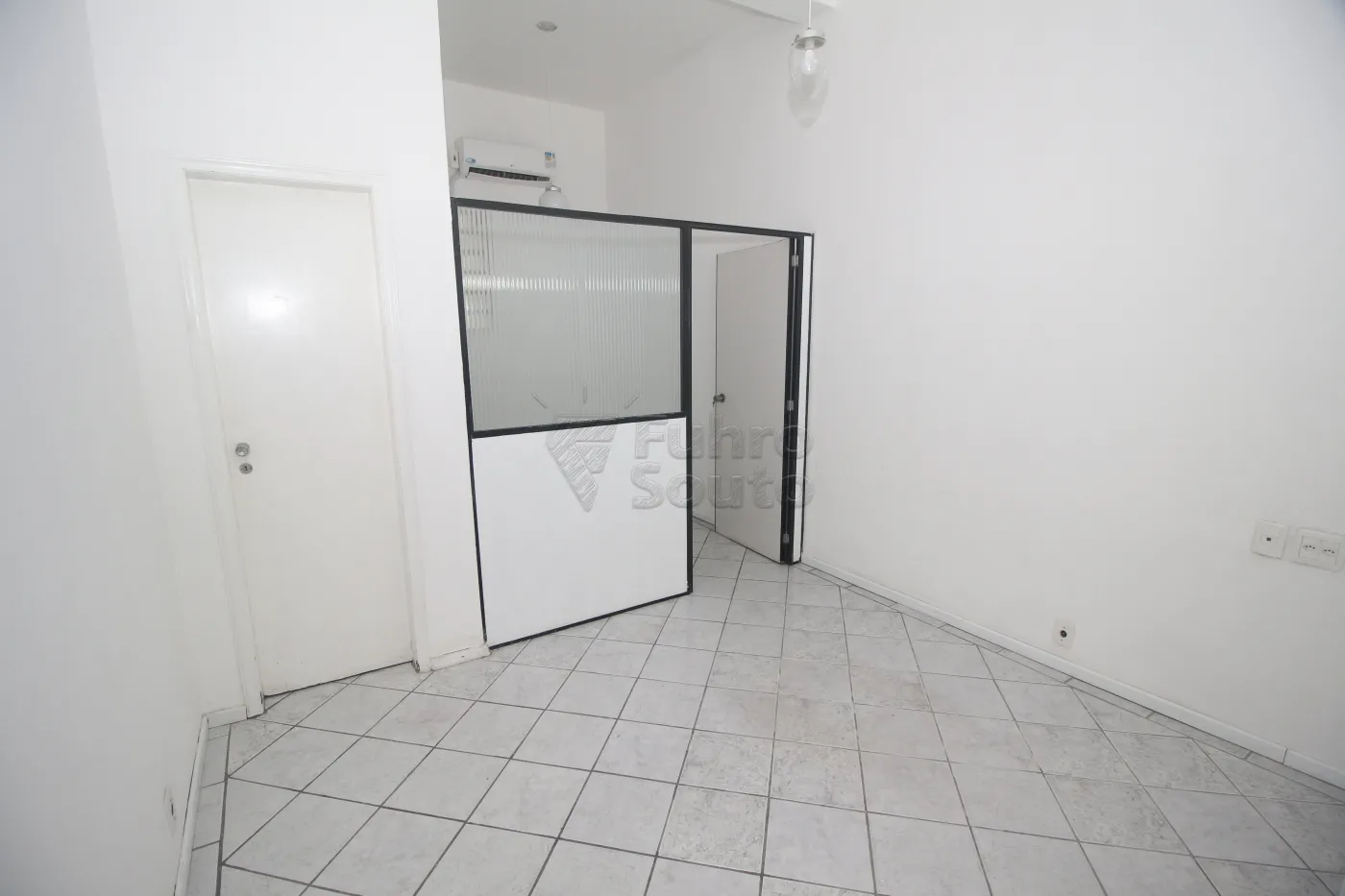 Alugar Comercial / Sala Fora de Condomínio em Pelotas R$ 1.800,00 - Foto 9