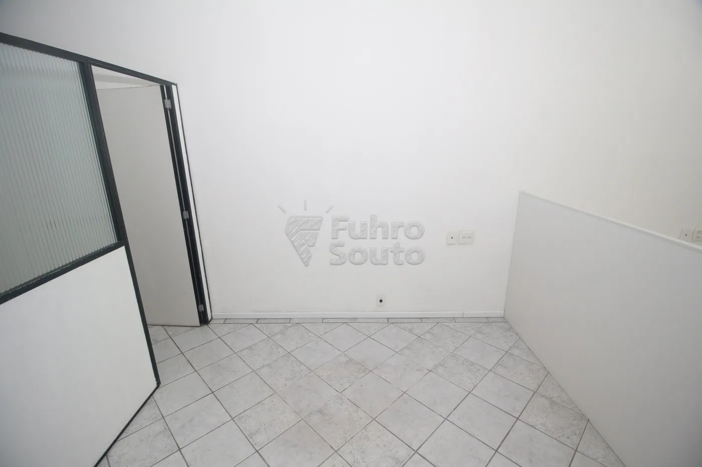 Alugar Comercial / Sala Fora de Condomínio em Pelotas R$ 1.800,00 - Foto 10