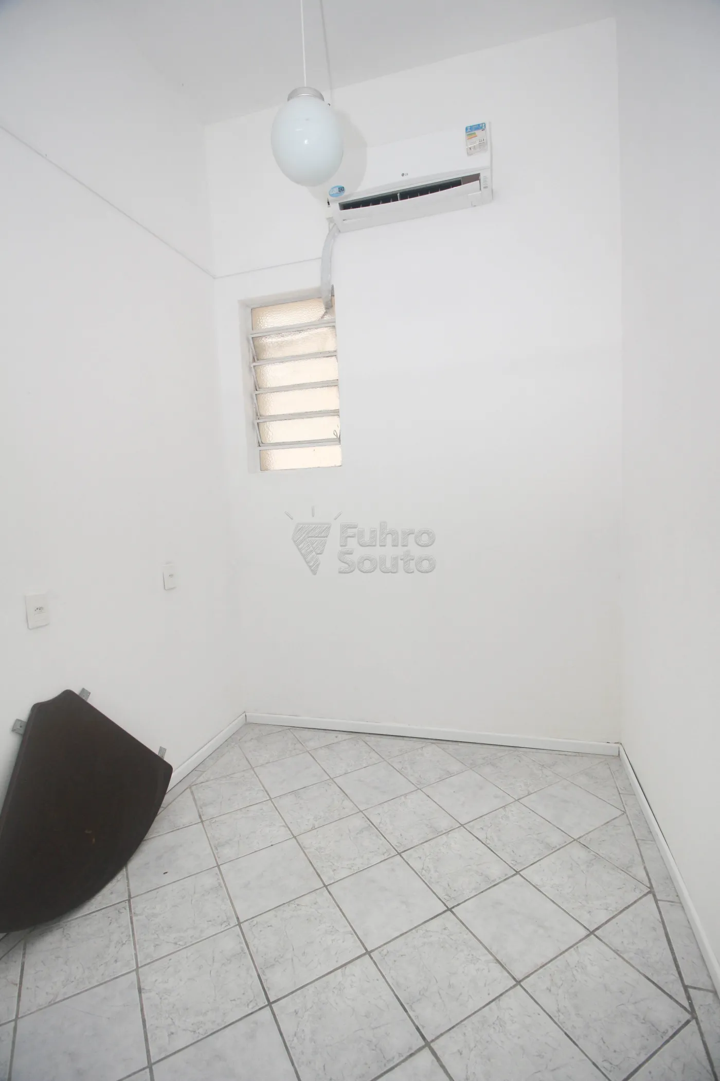 Alugar Comercial / Sala Fora de Condomínio em Pelotas R$ 1.800,00 - Foto 14