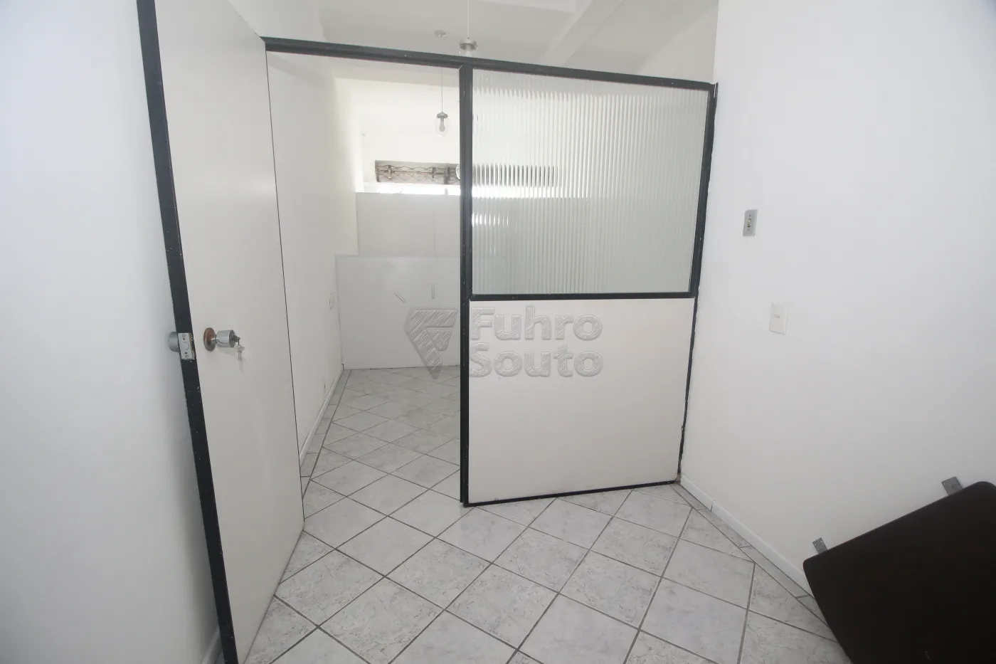 Alugar Comercial / Sala Fora de Condomínio em Pelotas R$ 1.800,00 - Foto 15