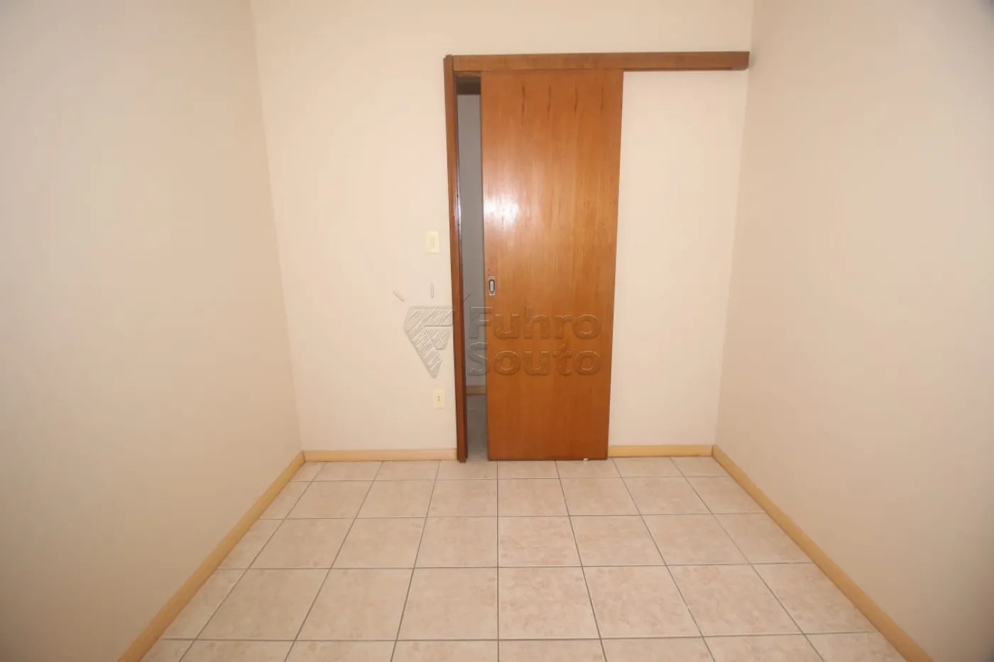 Alugar Apartamento / Padrão em Pelotas R$ 1.150,00 - Foto 12