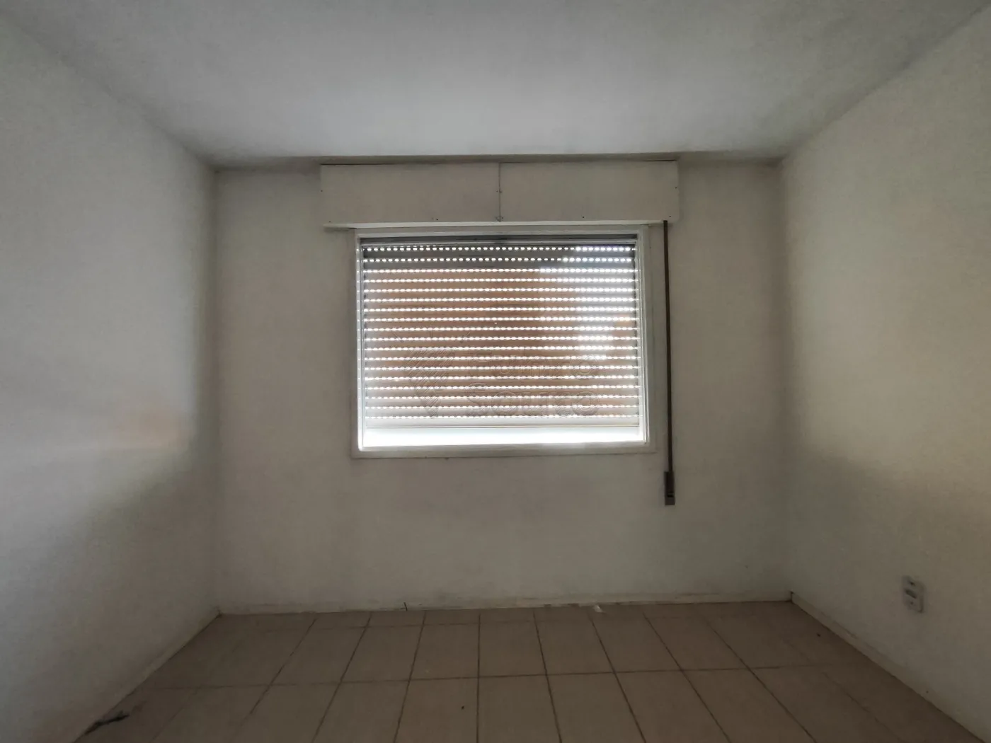 Alugar Apartamento / Padrão em Pelotas R$ 1.000,00 - Foto 2