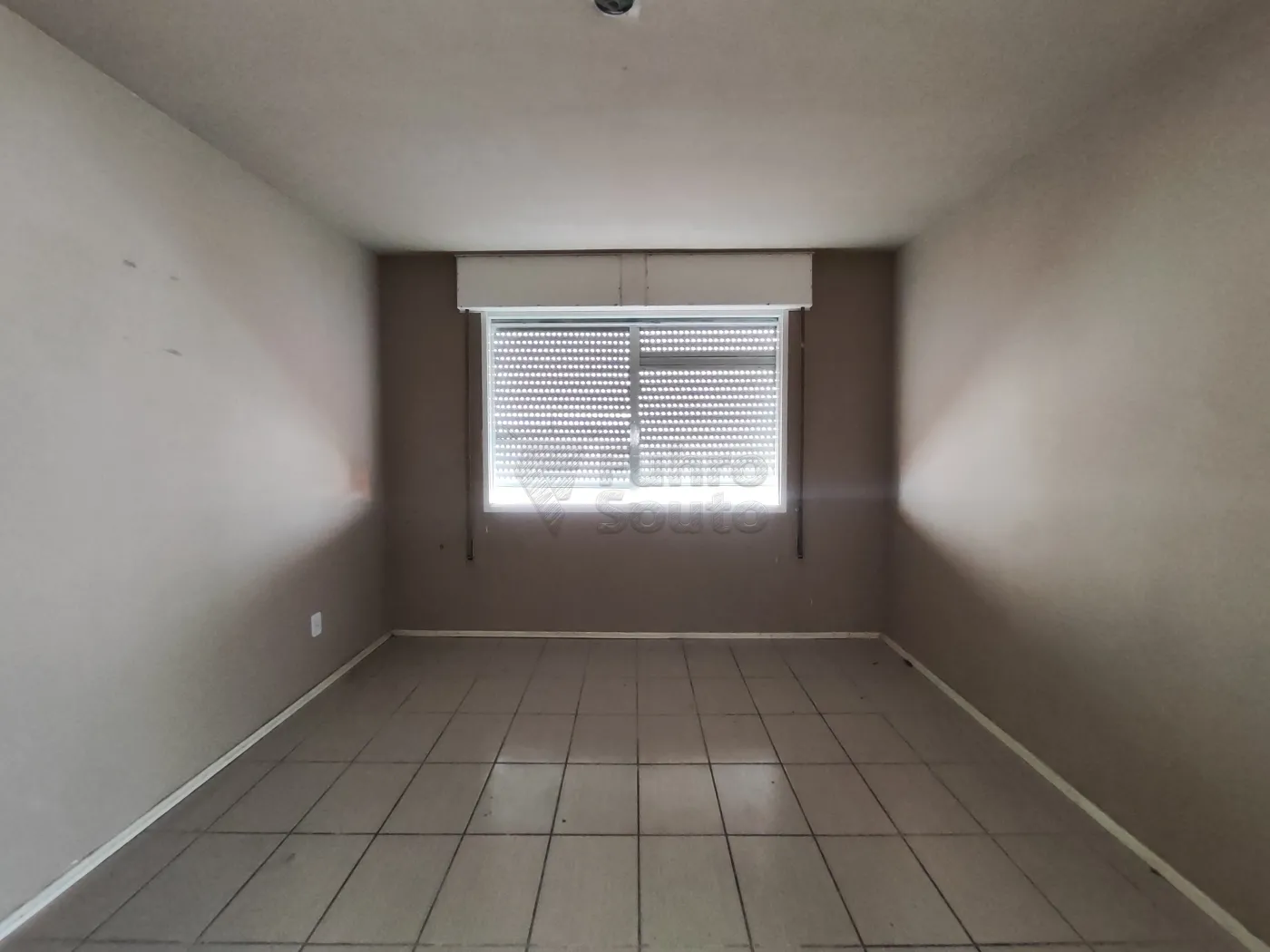 Alugar Apartamento / Padrão em Pelotas R$ 1.000,00 - Foto 3