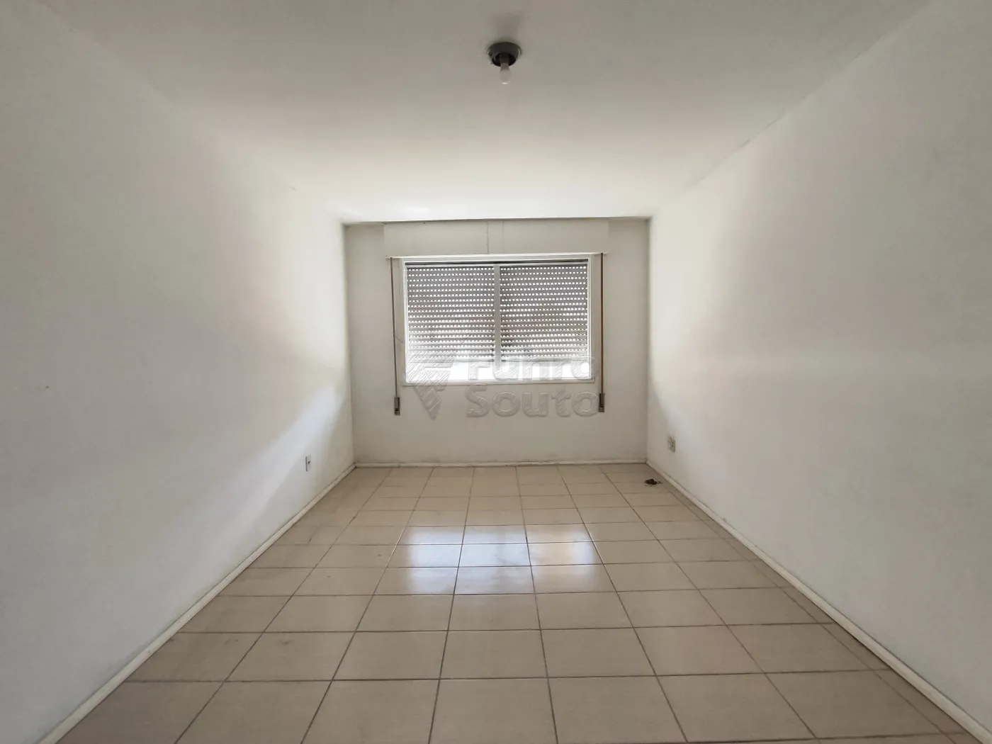 Alugar Apartamento / Padrão em Pelotas R$ 1.000,00 - Foto 4