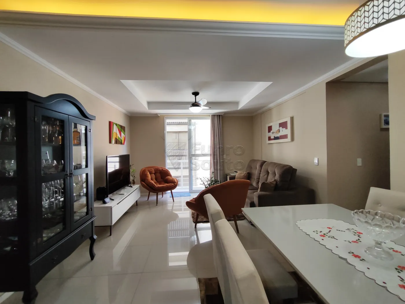 Alugar Apartamento / Padrão em Pelotas R$ 1.600,00 - Foto 2