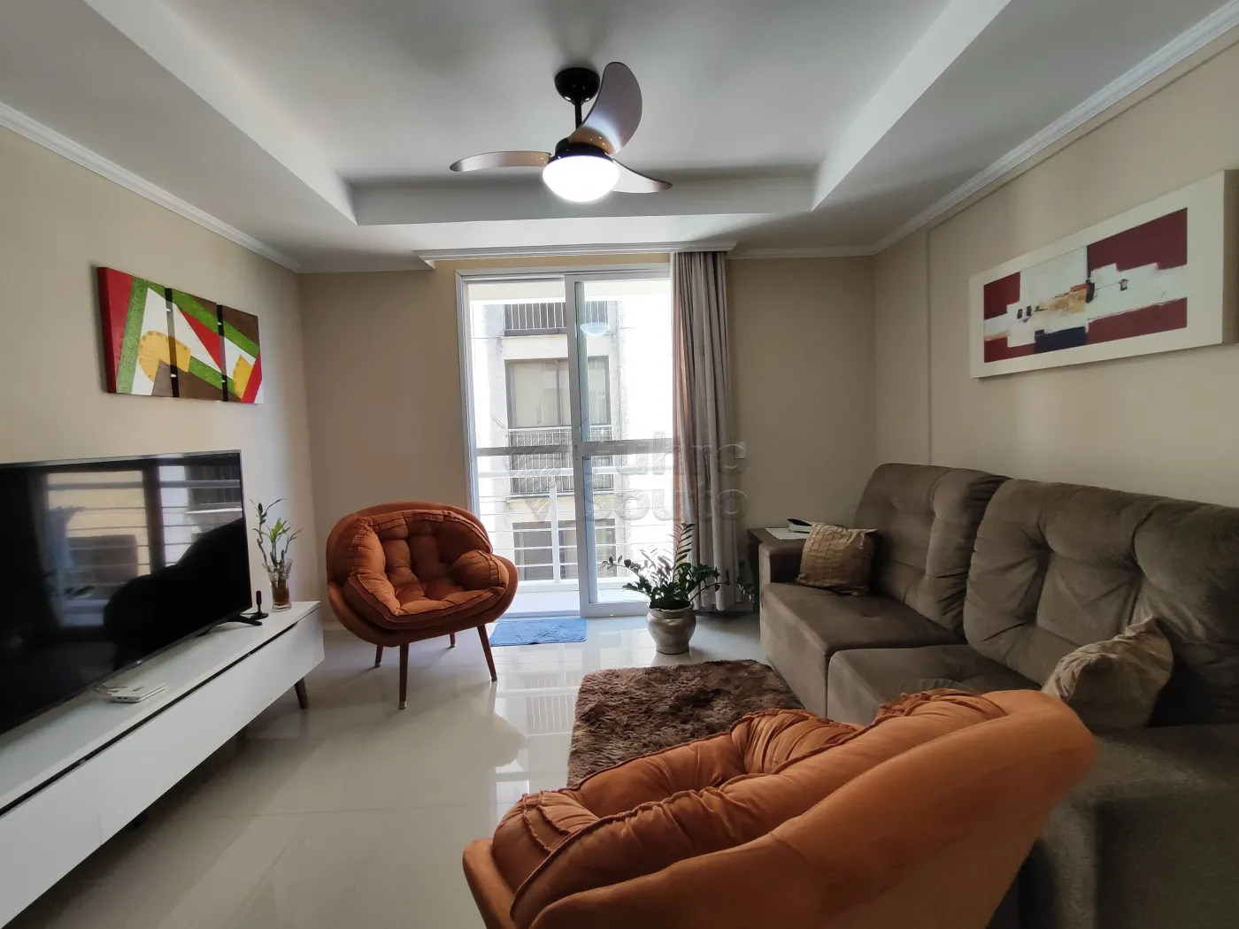 Alugar Apartamento / Padrão em Pelotas R$ 1.600,00 - Foto 1
