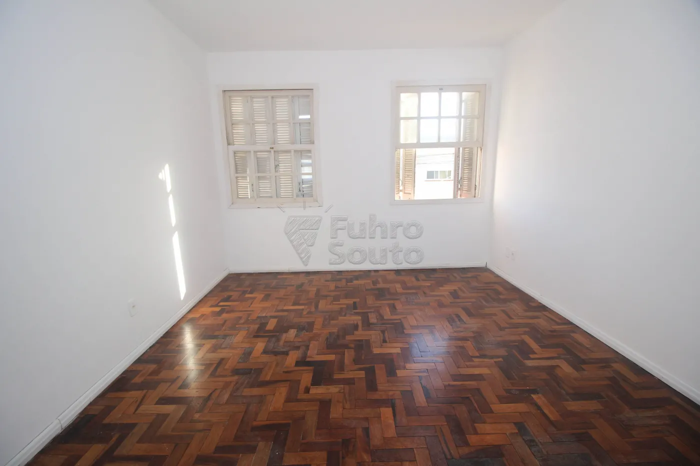 Alugar Apartamento / Padrão em Pelotas R$ 1.100,00 - Foto 1