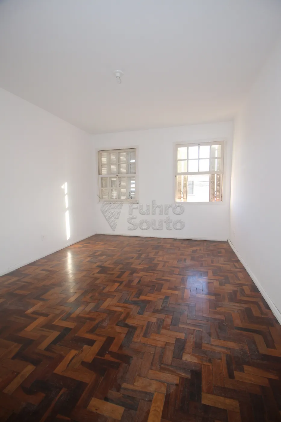 Alugar Apartamento / Padrão em Pelotas R$ 1.100,00 - Foto 2
