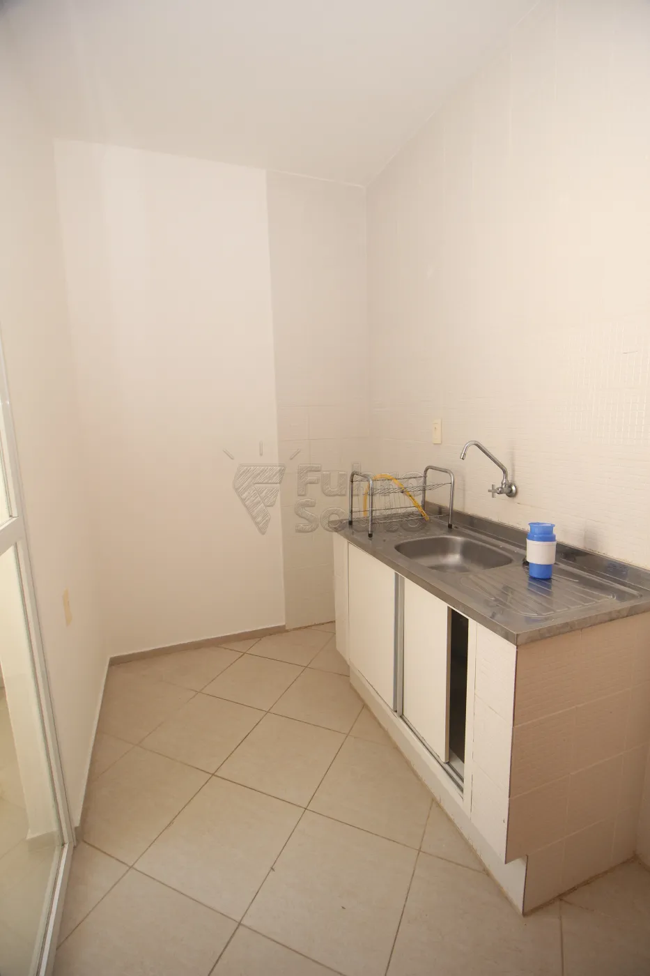 Alugar Apartamento / Padrão em Pelotas R$ 950,00 - Foto 5