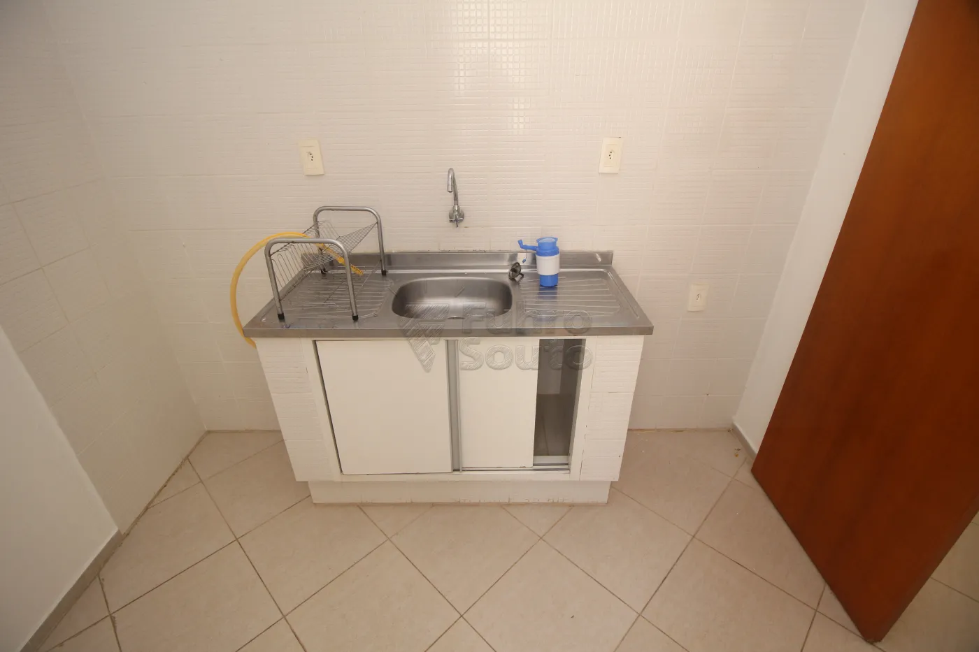 Alugar Apartamento / Padrão em Pelotas R$ 950,00 - Foto 7