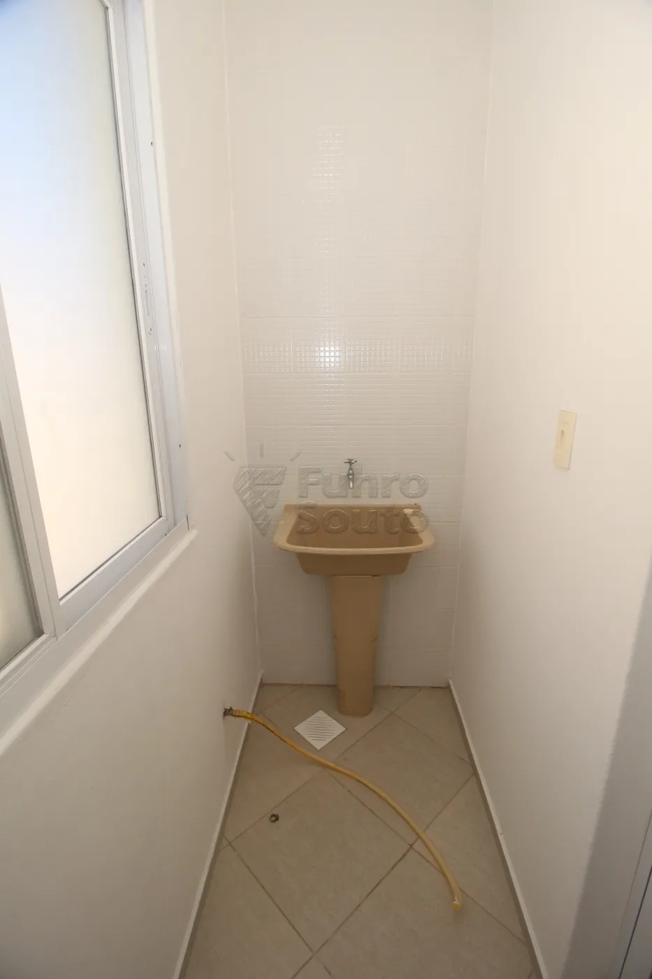 Alugar Apartamento / Padrão em Pelotas R$ 950,00 - Foto 8