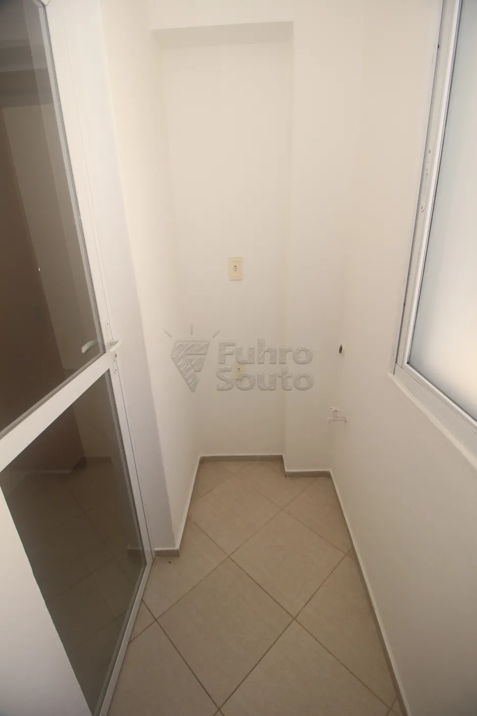 Alugar Apartamento / Padrão em Pelotas R$ 950,00 - Foto 9