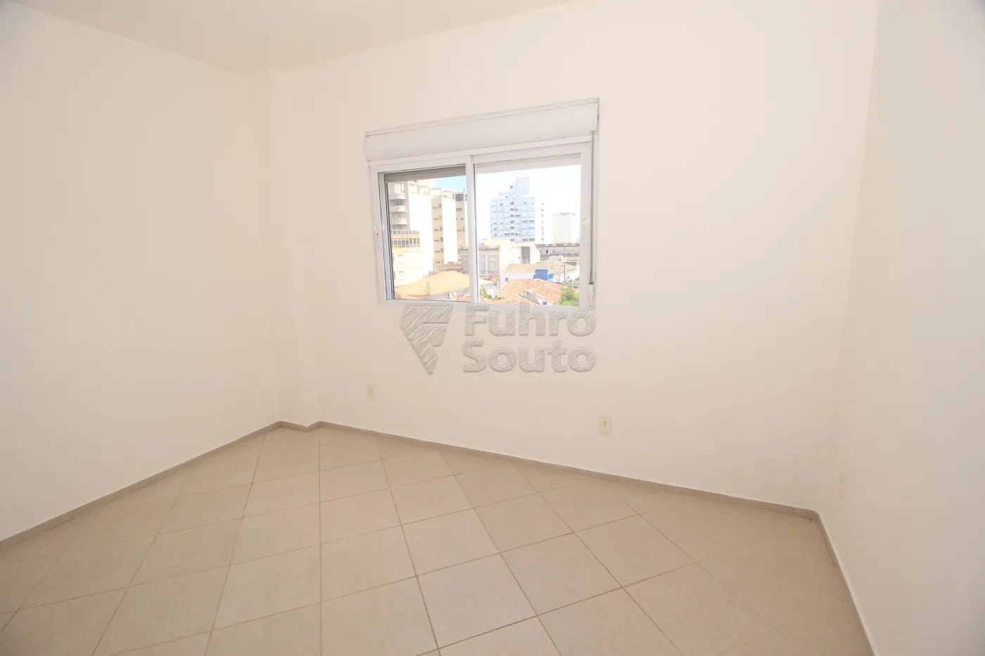 Alugar Apartamento / Padrão em Pelotas R$ 950,00 - Foto 10